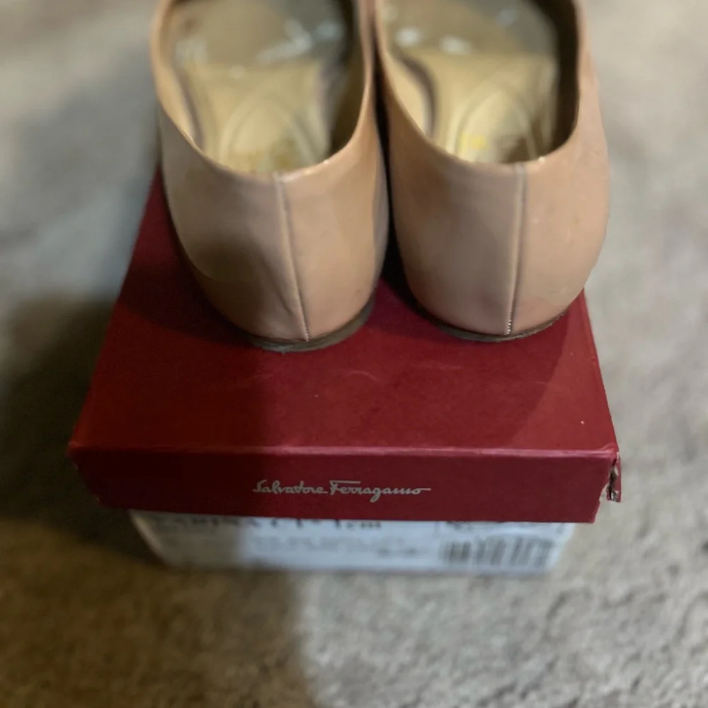 Salvatore Ferragamo Varina Bow Flats in Nude Pink Size 5.5